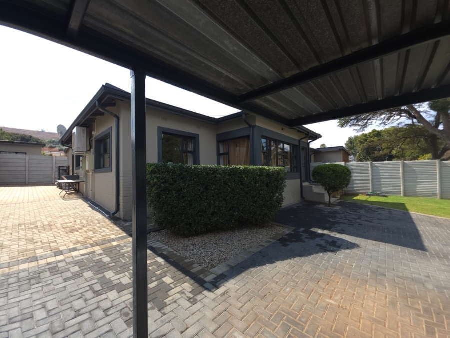 3 Bedroom Property for Sale in Waverley Gauteng