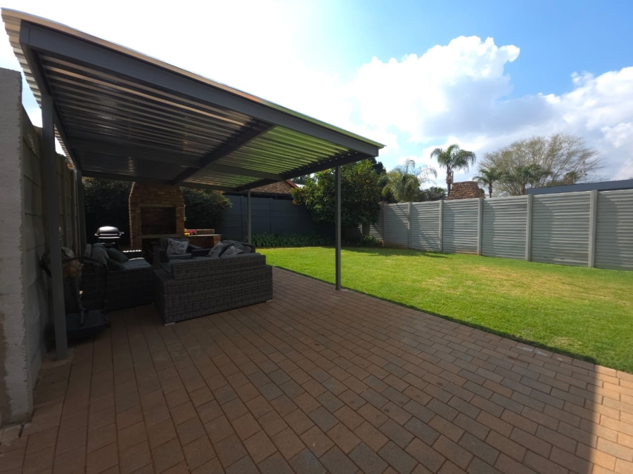3 Bedroom Property for Sale in Waverley Gauteng