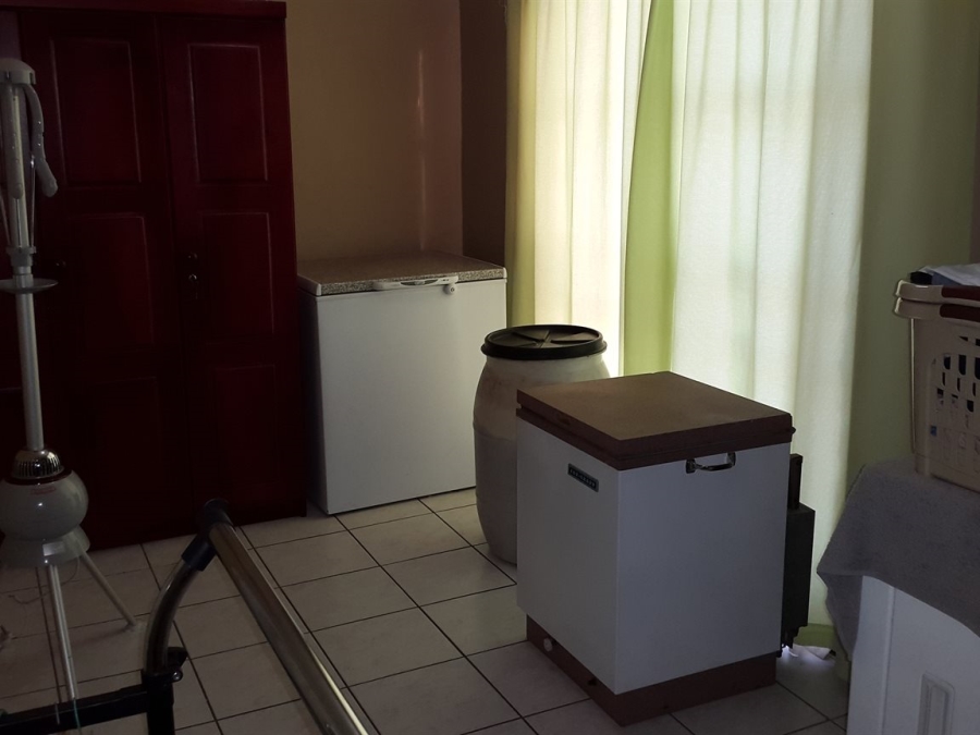 To Let 4 Bedroom Property for Rent in Helderkruin Gauteng