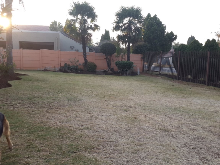 To Let 4 Bedroom Property for Rent in Helderkruin Gauteng
