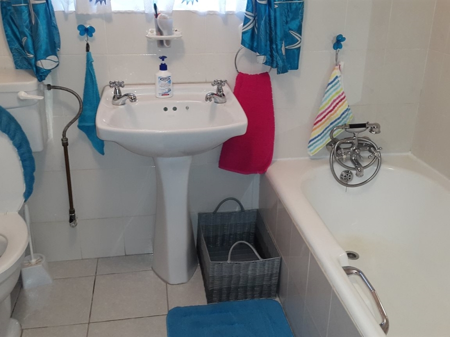 To Let 4 Bedroom Property for Rent in Helderkruin Gauteng