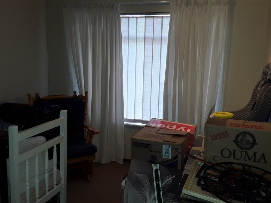 To Let 4 Bedroom Property for Rent in Helderkruin Gauteng