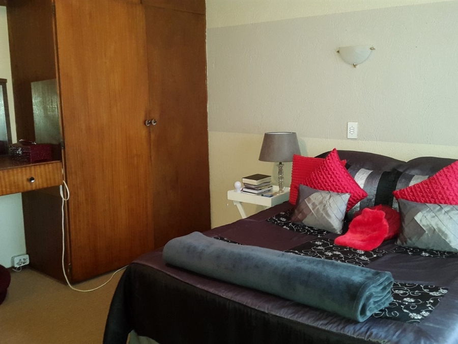 To Let 4 Bedroom Property for Rent in Helderkruin Gauteng