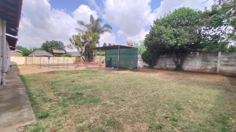 To Let 4 Bedroom Property for Rent in Helderkruin Gauteng