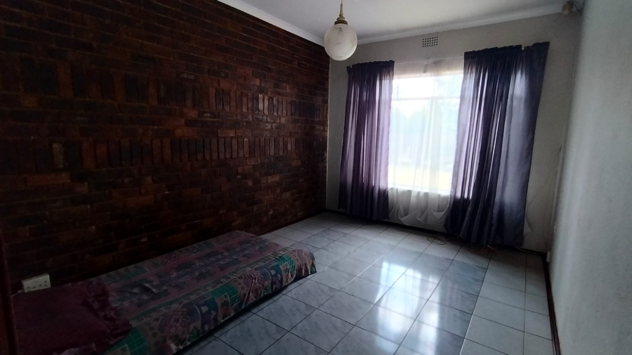 To Let 4 Bedroom Property for Rent in Helderkruin Gauteng