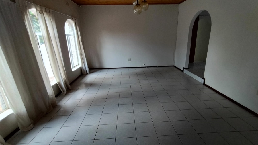 To Let 4 Bedroom Property for Rent in Helderkruin Gauteng