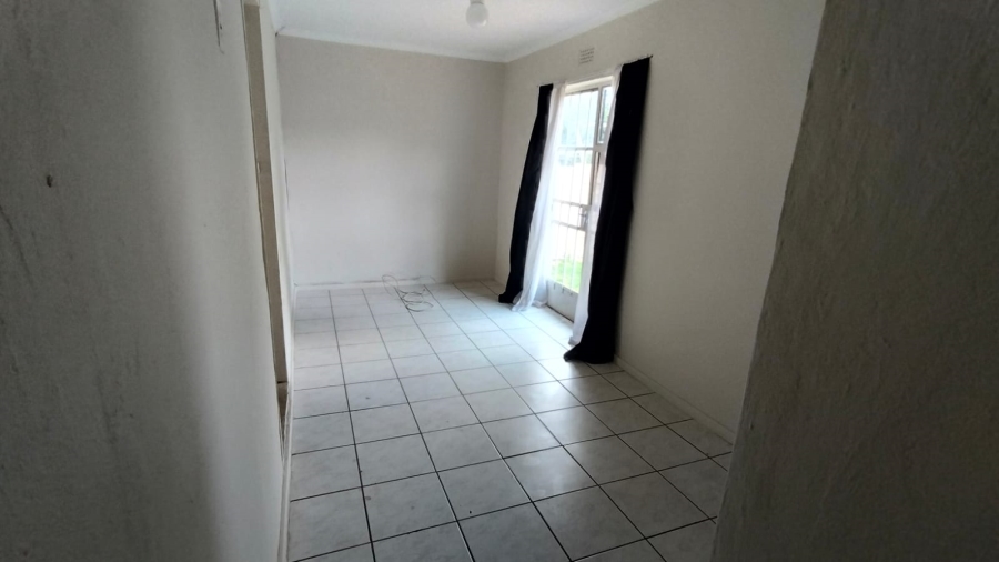 To Let 4 Bedroom Property for Rent in Helderkruin Gauteng