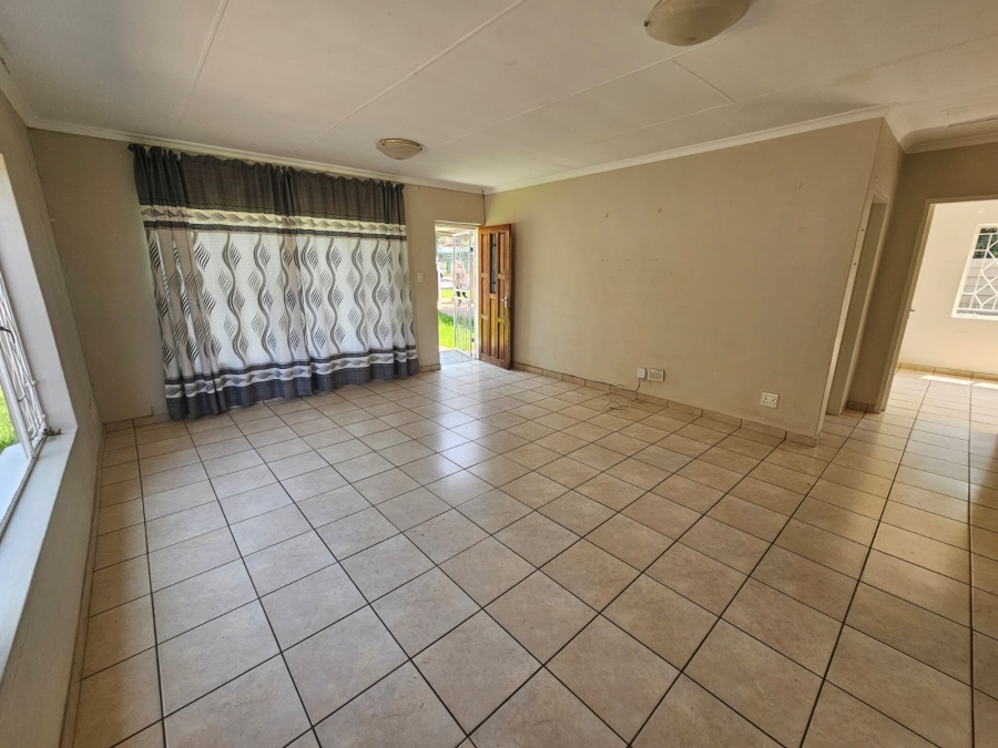 2 Bedroom Property for Sale in Brackendowns Gauteng