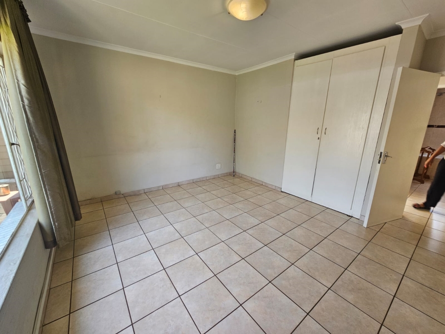 2 Bedroom Property for Sale in Brackendowns Gauteng