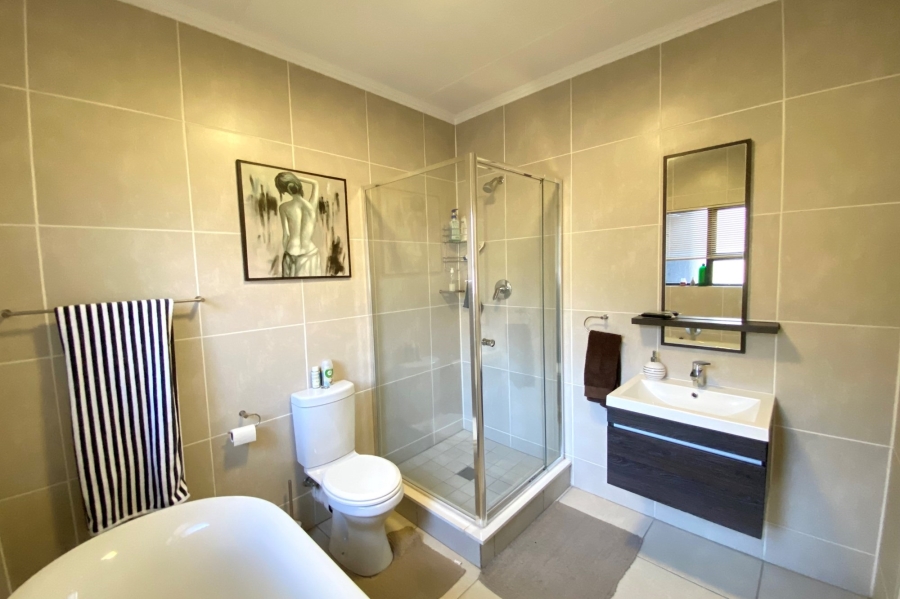 To Let 3 Bedroom Property for Rent in Greenstone Hill Gauteng