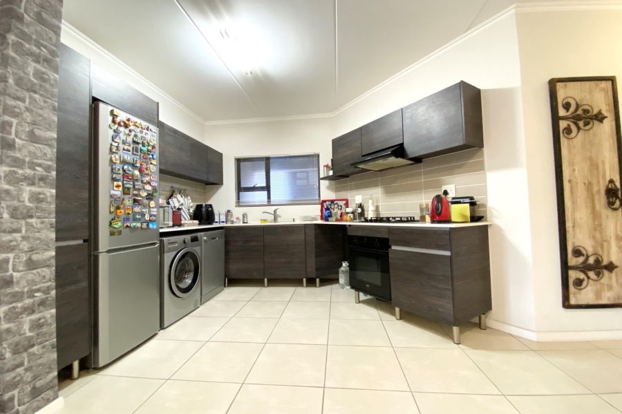 To Let 3 Bedroom Property for Rent in Greenstone Hill Gauteng