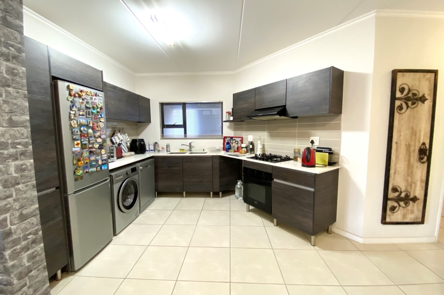 To Let 3 Bedroom Property for Rent in Greenstone Hill Gauteng