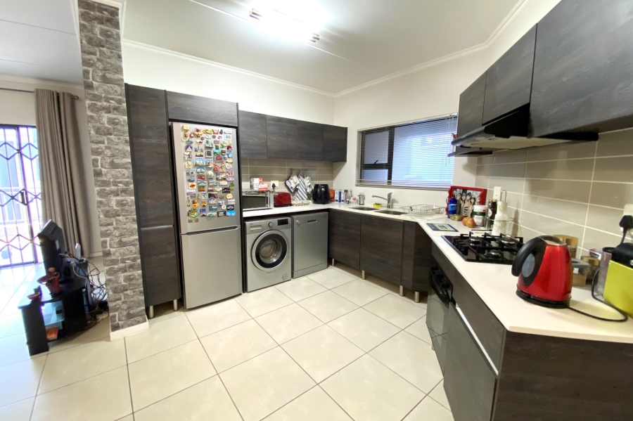 To Let 3 Bedroom Property for Rent in Greenstone Hill Gauteng
