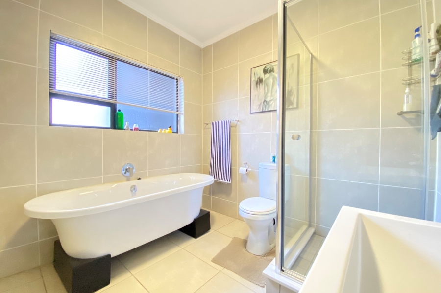 To Let 3 Bedroom Property for Rent in Greenstone Hill Gauteng