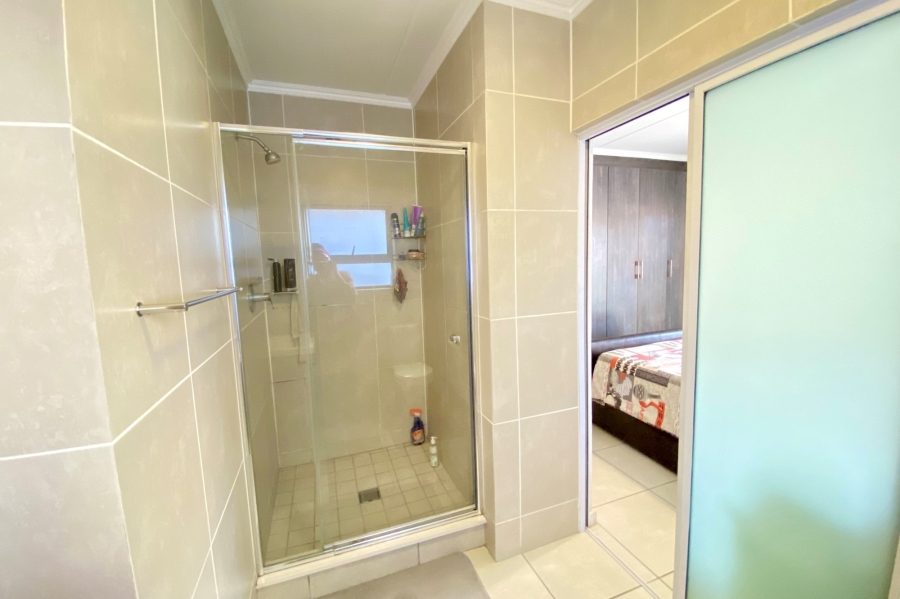 To Let 3 Bedroom Property for Rent in Greenstone Hill Gauteng