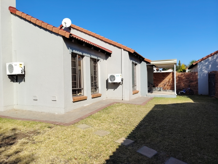 3 Bedroom Property for Sale in Monavoni Gauteng
