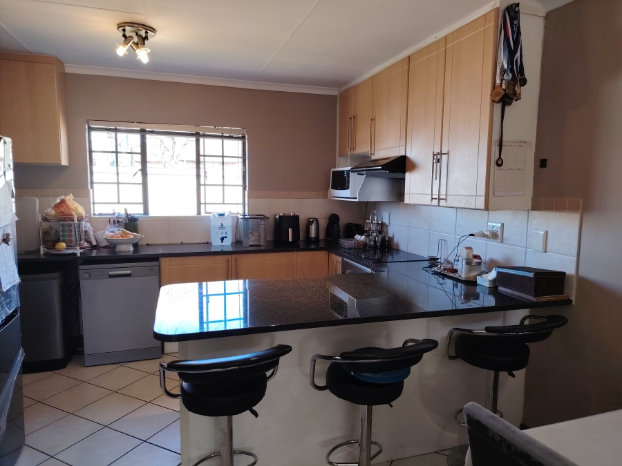 3 Bedroom Property for Sale in Monavoni Gauteng