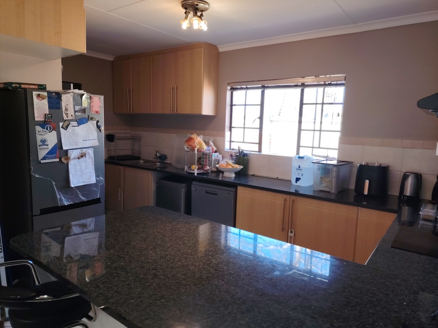3 Bedroom Property for Sale in Monavoni Gauteng