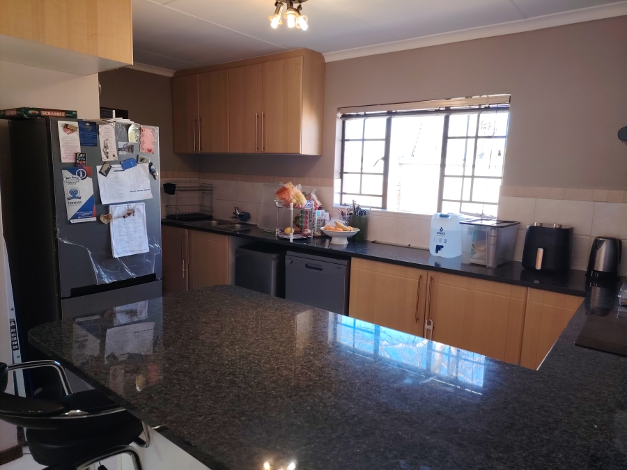 3 Bedroom Property for Sale in Monavoni Gauteng
