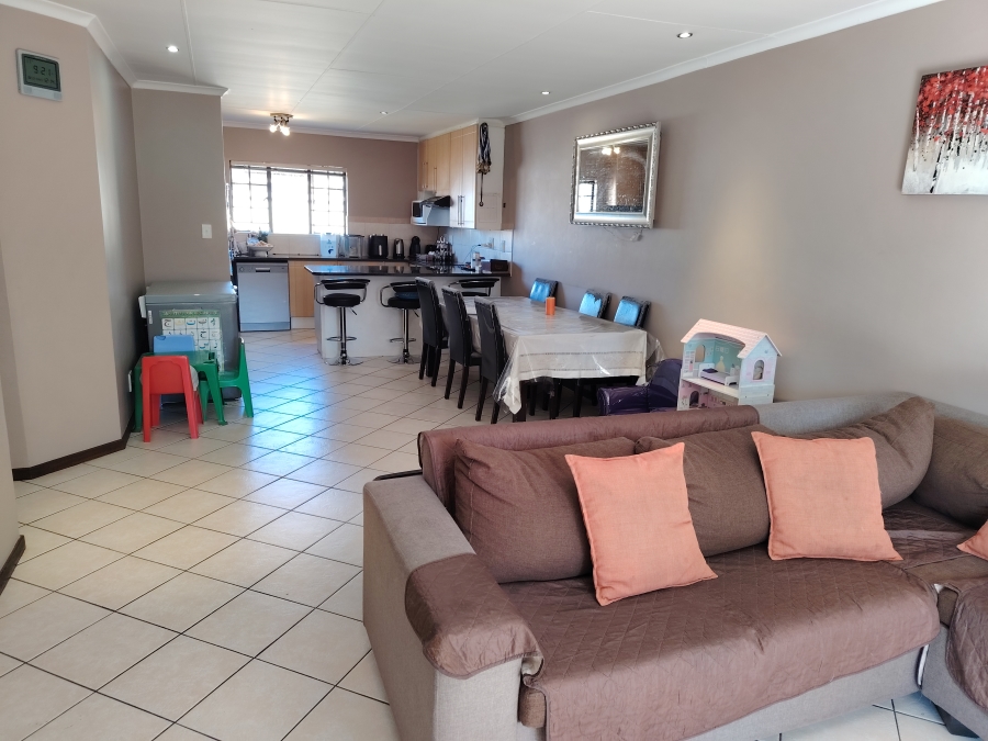 3 Bedroom Property for Sale in Monavoni Gauteng
