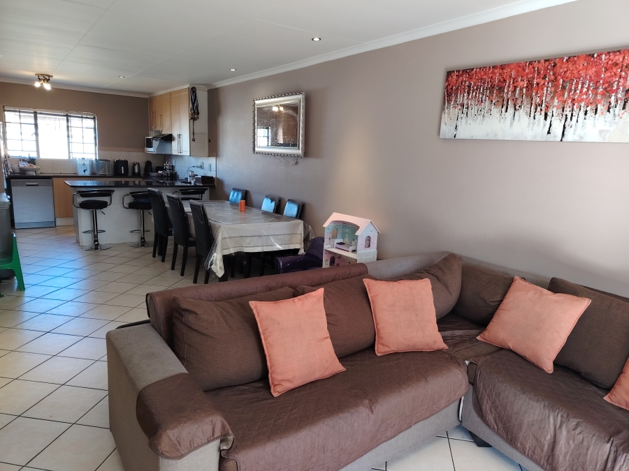 3 Bedroom Property for Sale in Monavoni Gauteng