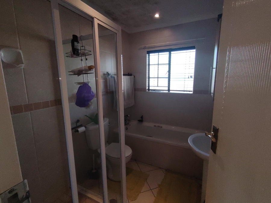 3 Bedroom Property for Sale in Monavoni Gauteng