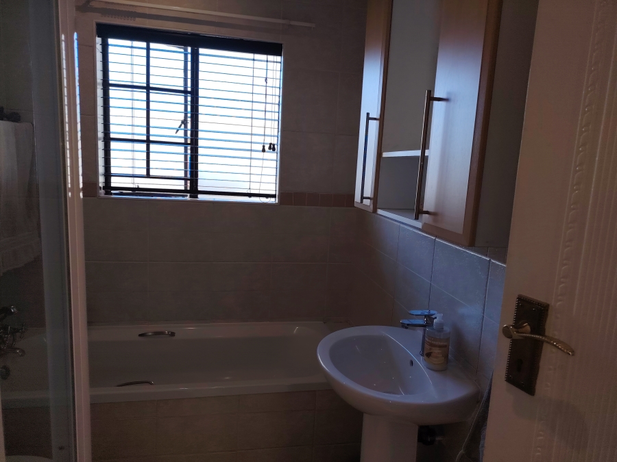 3 Bedroom Property for Sale in Monavoni Gauteng