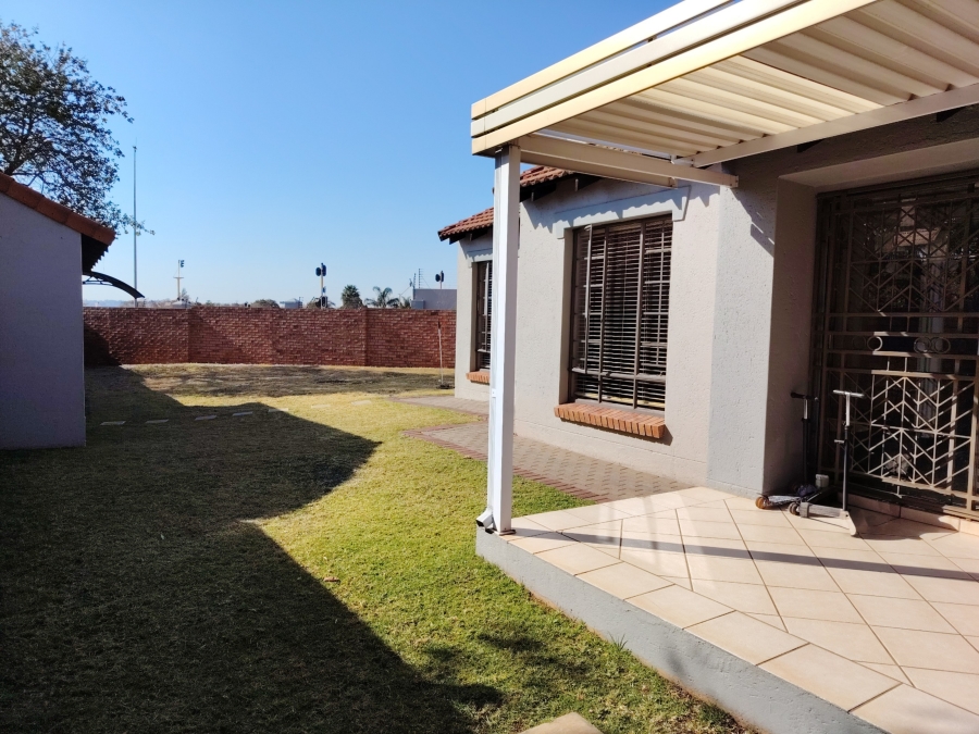 3 Bedroom Property for Sale in Monavoni Gauteng