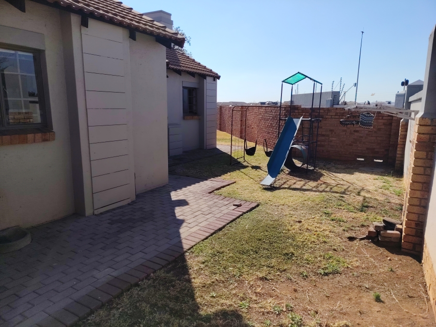3 Bedroom Property for Sale in Monavoni Gauteng