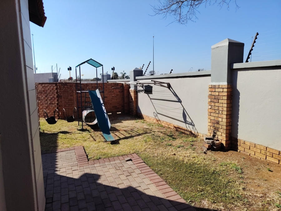 3 Bedroom Property for Sale in Monavoni Gauteng