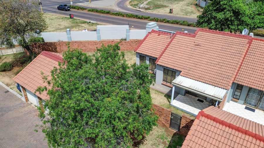 3 Bedroom Property for Sale in Monavoni Gauteng