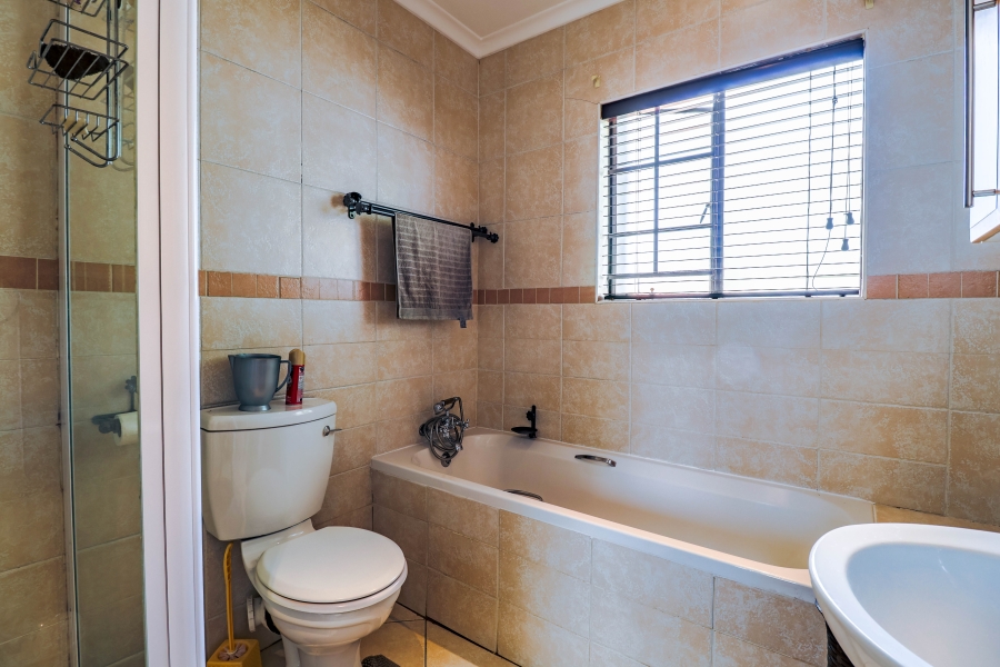 3 Bedroom Property for Sale in Monavoni Gauteng