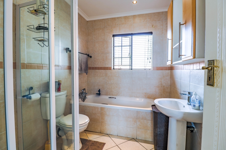 3 Bedroom Property for Sale in Monavoni Gauteng