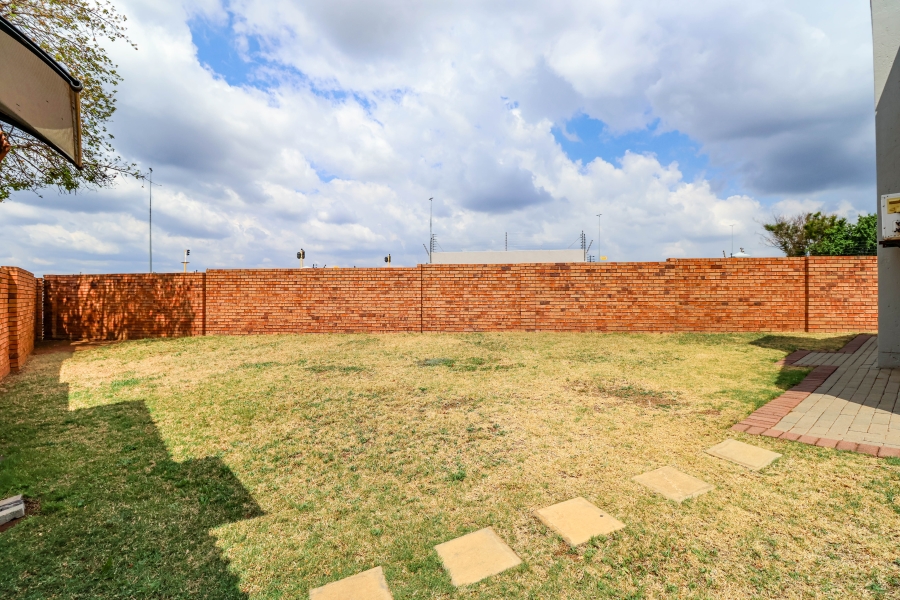 3 Bedroom Property for Sale in Monavoni Gauteng