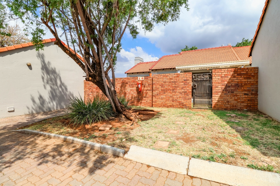3 Bedroom Property for Sale in Monavoni Gauteng