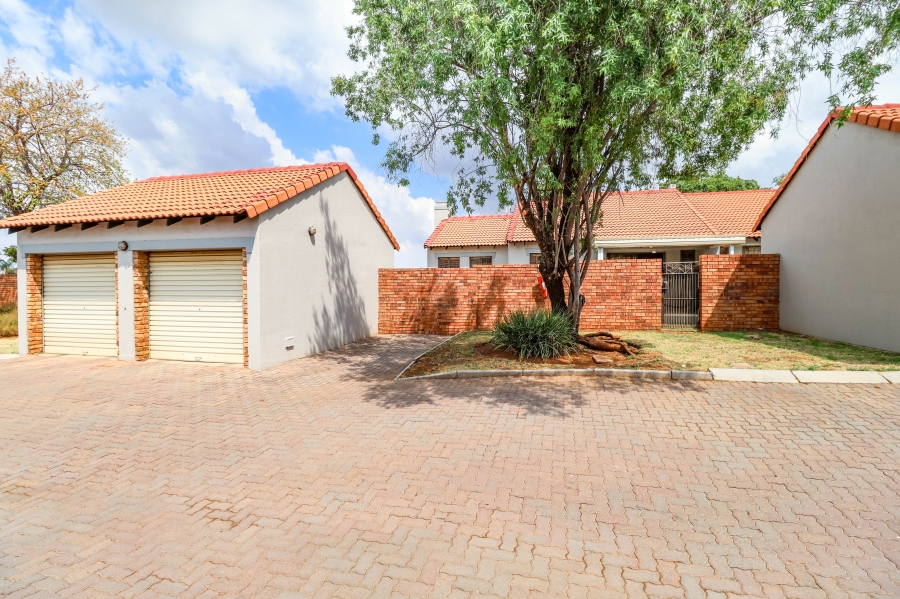3 Bedroom Property for Sale in Monavoni Gauteng