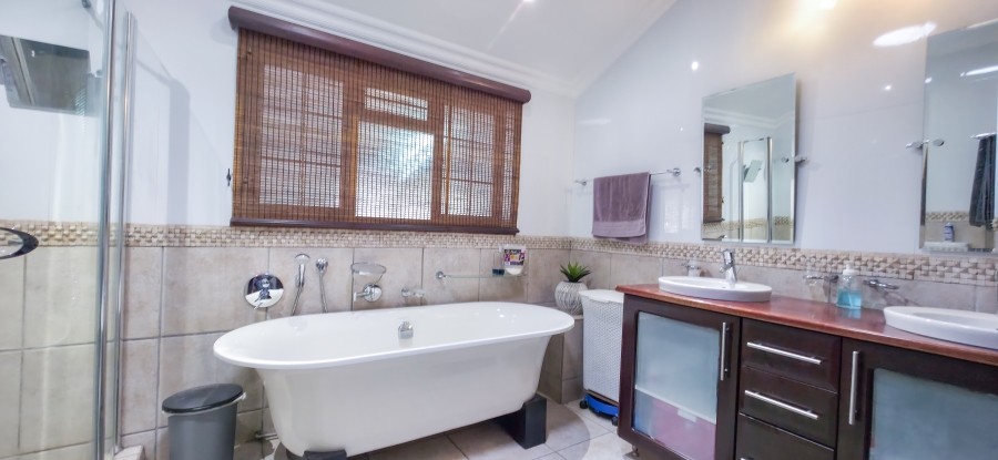 3 Bedroom Property for Sale in Garsfontein Gauteng