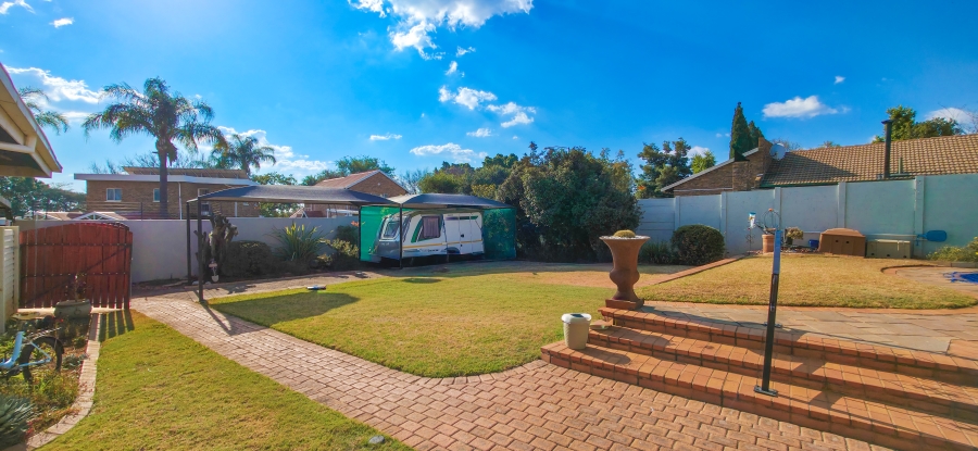 3 Bedroom Property for Sale in Garsfontein Gauteng