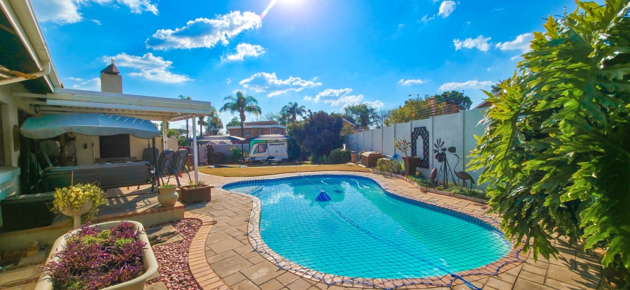 3 Bedroom Property for Sale in Garsfontein Gauteng