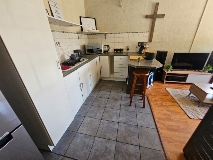 To Let 1 Bedroom Property for Rent in Brackendowns Gauteng