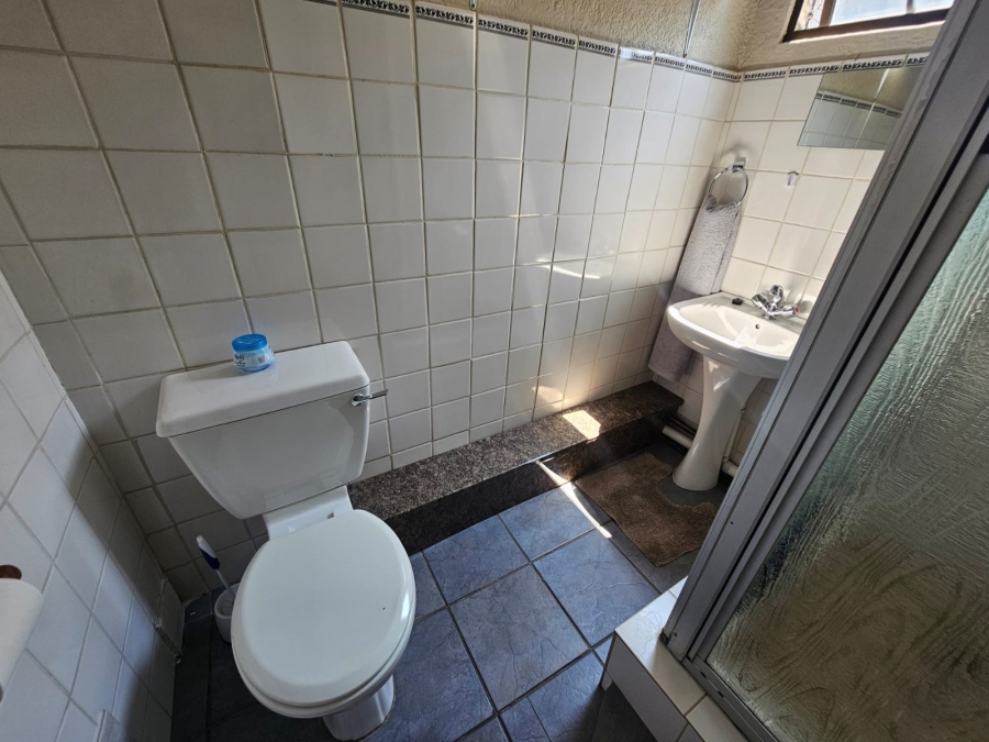 To Let 1 Bedroom Property for Rent in Brackendowns Gauteng