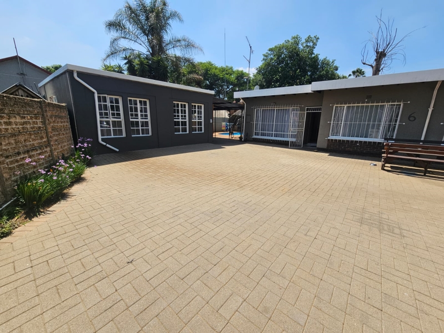 To Let 1 Bedroom Property for Rent in Brackendowns Gauteng