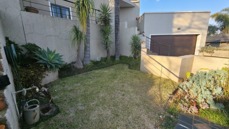3 Bedroom Property for Sale in Faerie Glen Gauteng