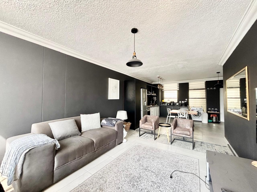 To Let 2 Bedroom Property for Rent in Sandhurst Gauteng