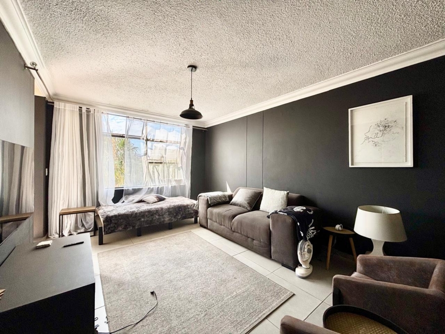 To Let 2 Bedroom Property for Rent in Sandhurst Gauteng