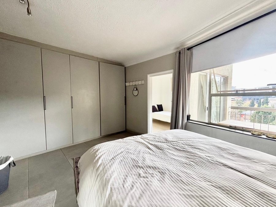 To Let 2 Bedroom Property for Rent in Sandhurst Gauteng