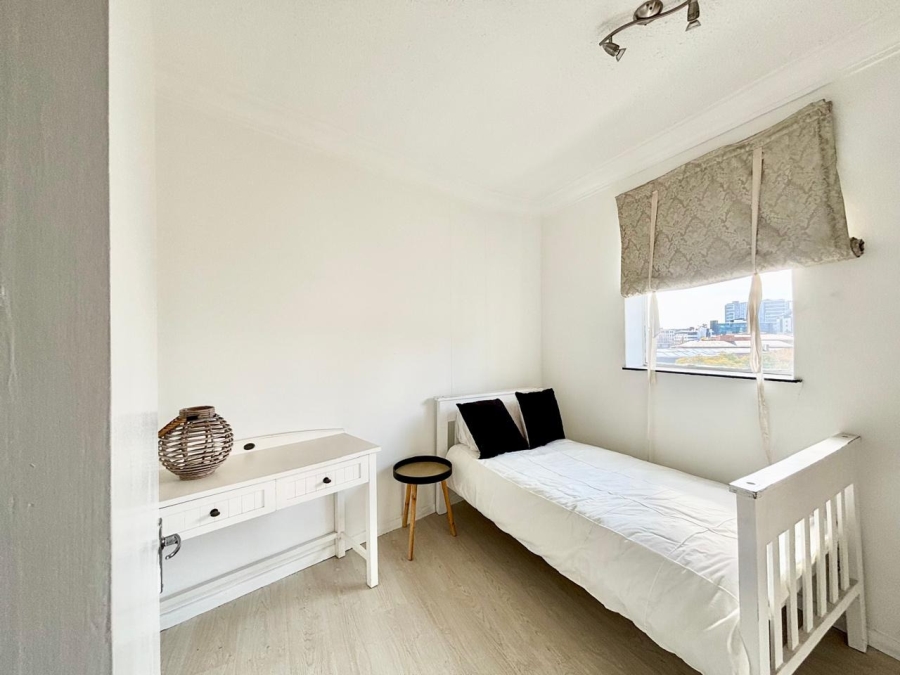 To Let 2 Bedroom Property for Rent in Sandhurst Gauteng