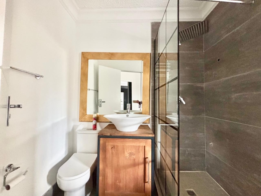 To Let 2 Bedroom Property for Rent in Sandhurst Gauteng