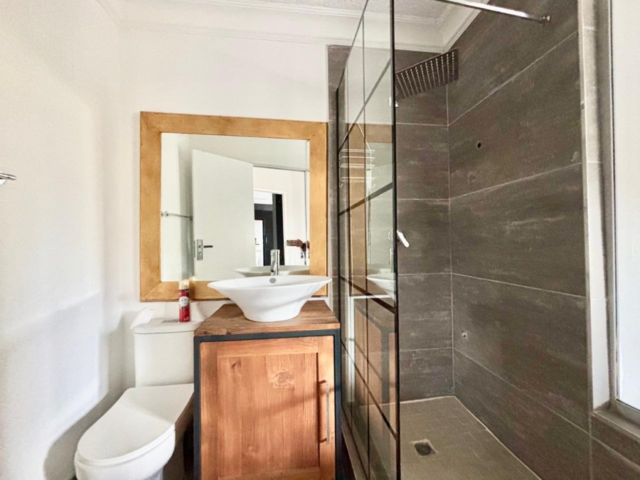 To Let 2 Bedroom Property for Rent in Sandhurst Gauteng