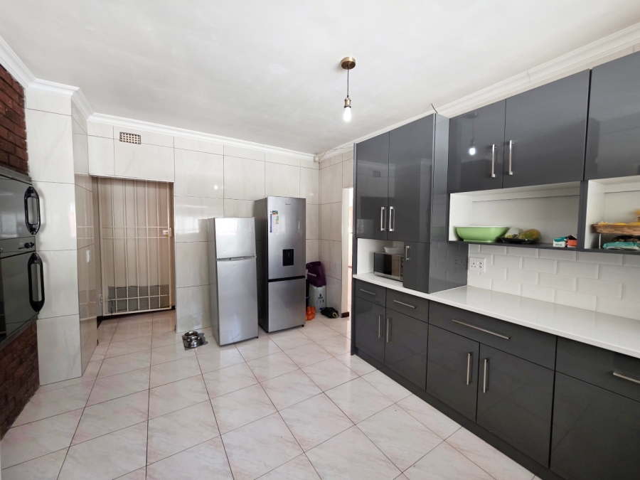 3 Bedroom Property for Sale in Robindale Gauteng